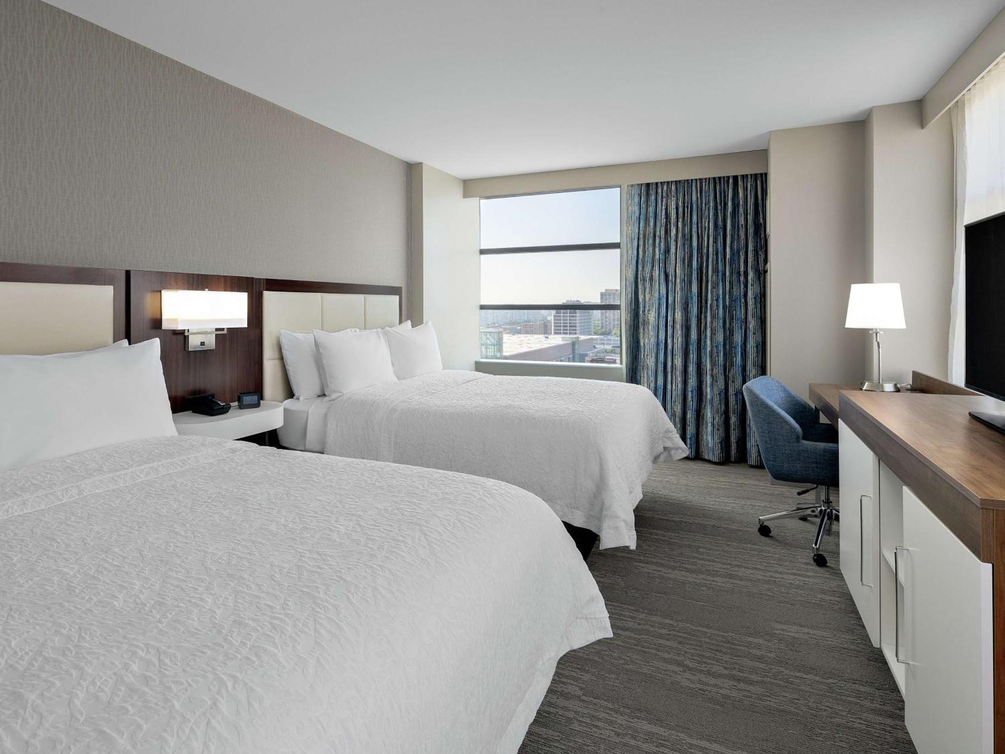 Hampton Inn Chicago Mccormick Place Екстериор снимка