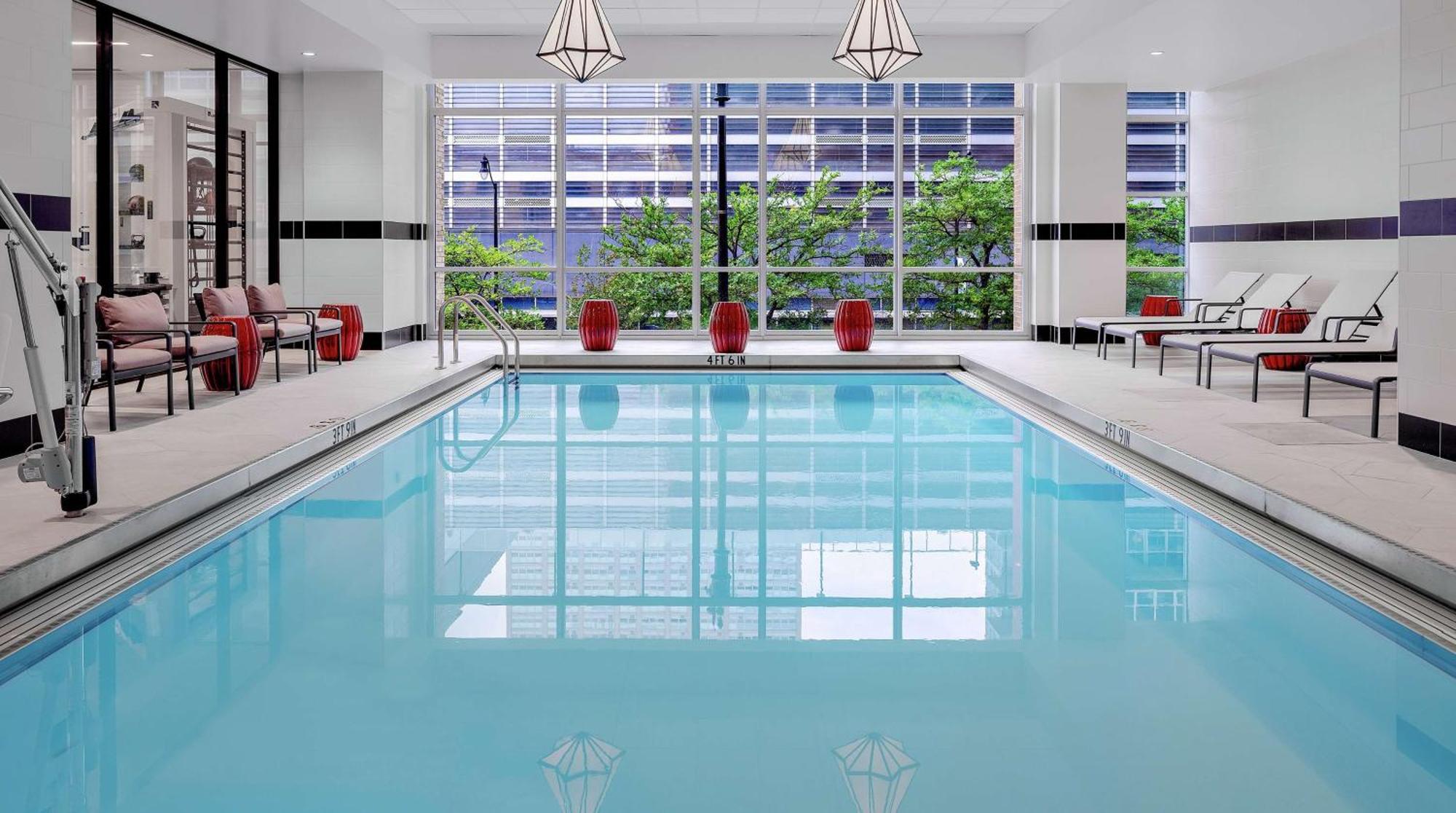 Hampton Inn Chicago Mccormick Place Екстериор снимка